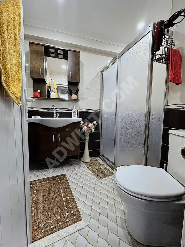 Apartment for sale in the Bagcilar area, 15 Temmuz neighborhood, consisting of 3 rooms and a living room on the middle floor