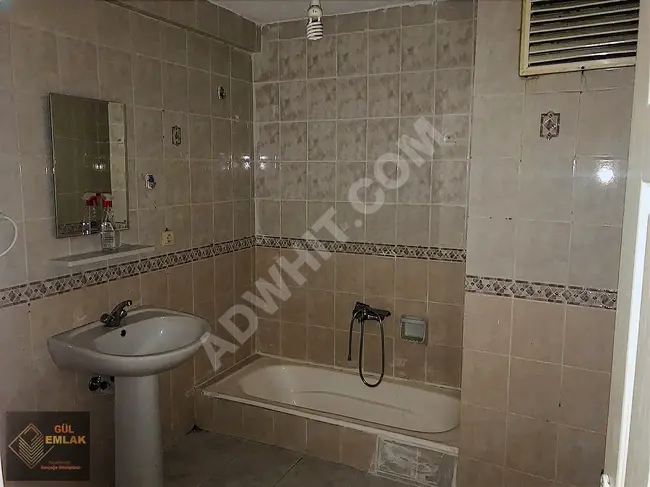 Apartment for sale 3+1 spacious and wide, 7 minutes from Beylikdüzü location and metrobus station