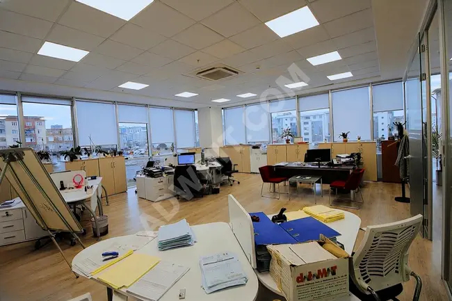 Kiralık Cadde Plaza 'da 3000 m2 Depo 400 m2 ofis katı