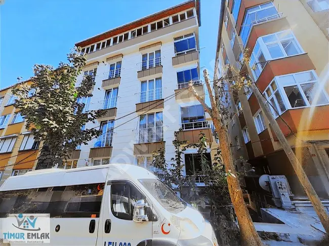 2+1 apartment for rent on the third floor with an elevator in Avcılar