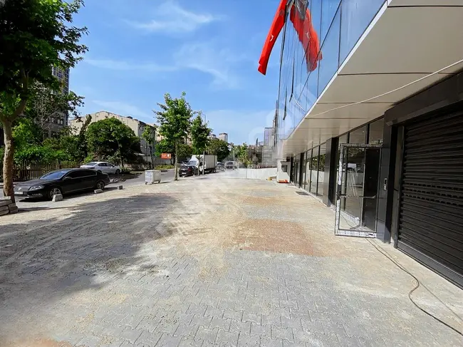 Kiralık 2100 m2 giriş mağaza ve depo