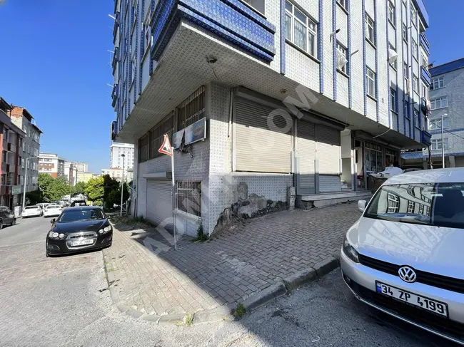 Commercial space of 350 m2 in Bağcılar Yeni Mahalle on the main street