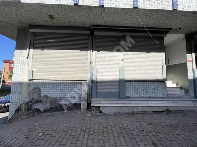 Commercial space of 350 m2 in Bağcılar Yeni Mahalle on the main street