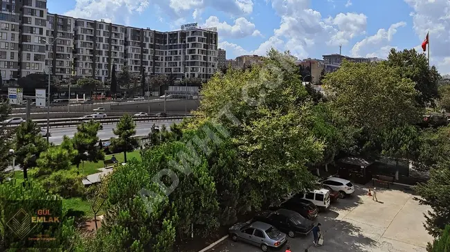 Two minutes from the Beylikdüzü metrobus location, a spacious and comfortable 3+1 apartment for sale