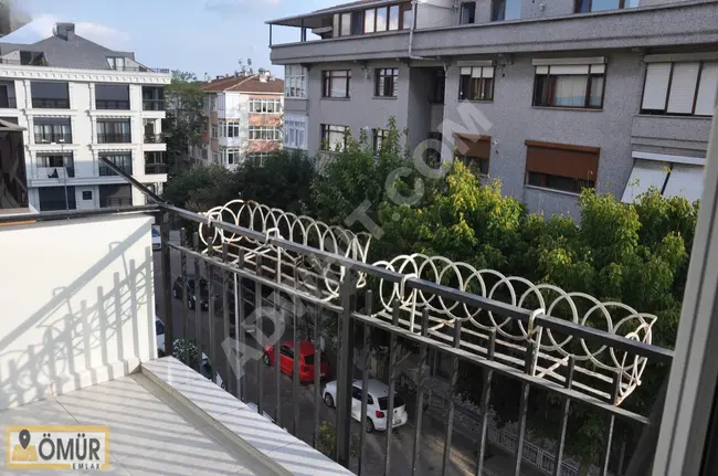 Bahçelievler, next to the Ömür complex. 3+1 apartment, 130m² front-facing, top floor