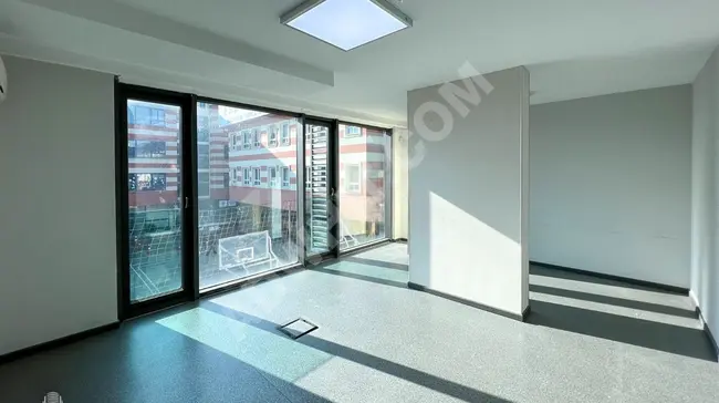 From Atlas, on Florya Street, 215 square meters, commercial deed, residential permit