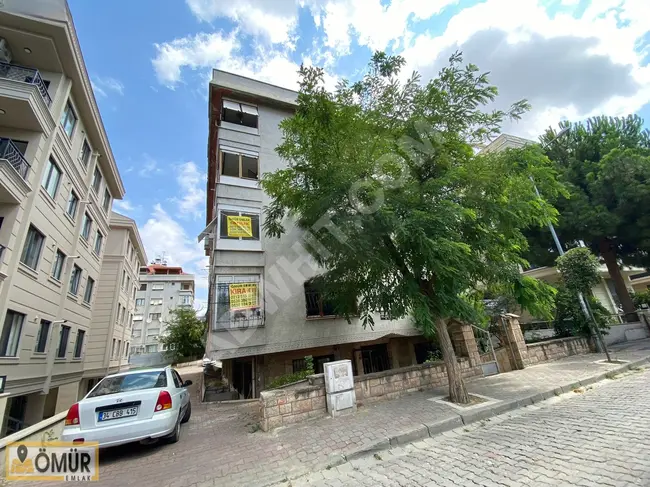 House in the Bahçelievler area behind the Teachers' House, 3+1, 130 square meters, suitable for investment, front-facing