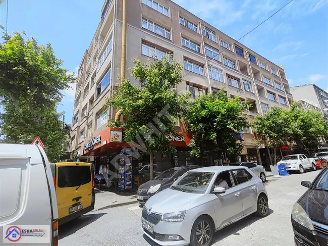 16 clinic rooms, hospital, etc., with an area of 400 square meters. In the center of Sefakoy on the main street