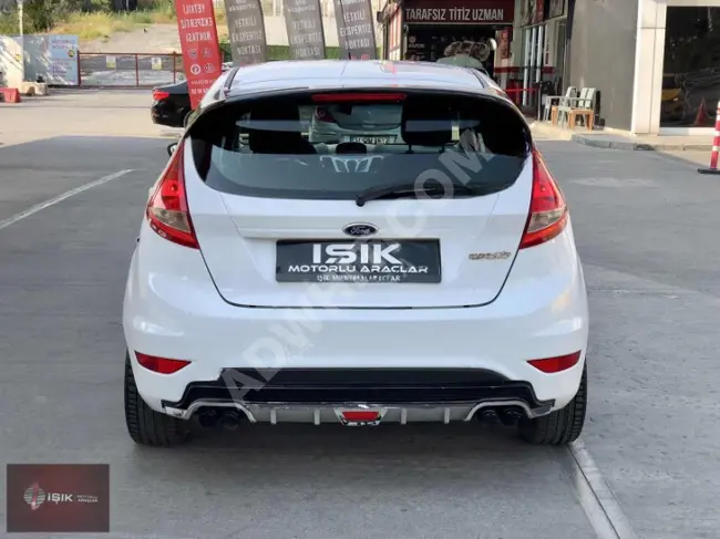 سيارة للبيع Ford Fiesta موديل 2012 بحالة ممتازة مع اكسسوارات