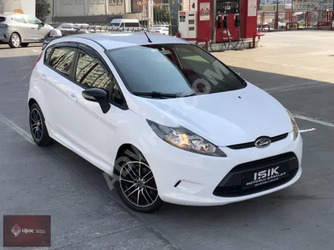 سيارة للبيع Ford Fiesta موديل 2012 بحالة ممتازة مع اكسسوارات