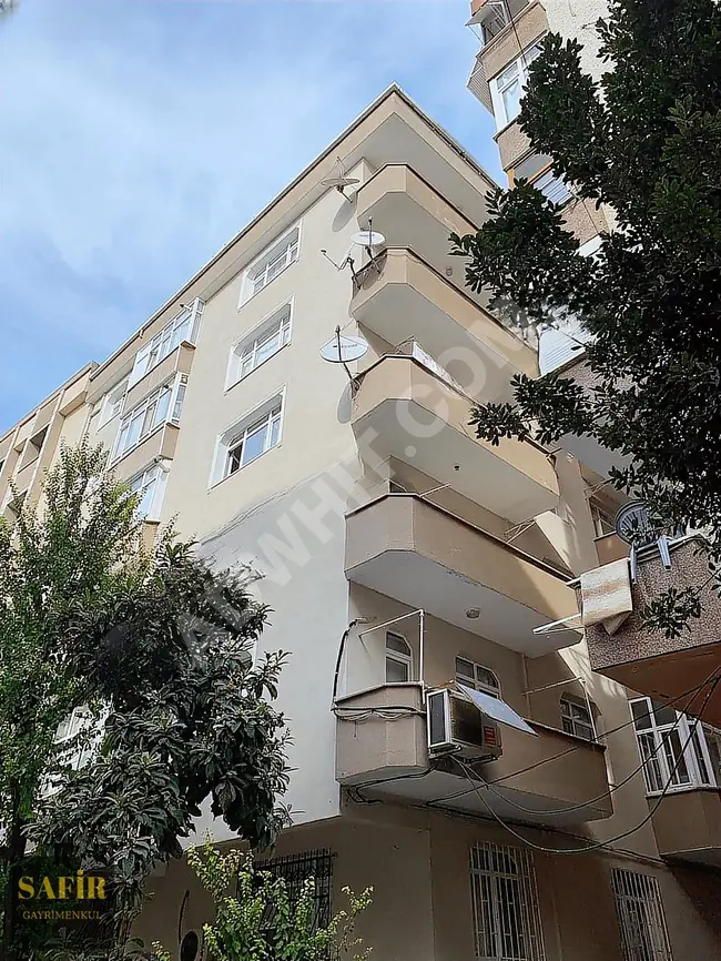 Apartment for sale with an area of 2+1m² with central heating on the middle floor with an elevator and fully painted