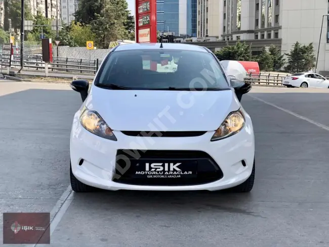 سيارة للبيع Ford Fiesta موديل 2012 بحالة ممتازة مع اكسسوارات