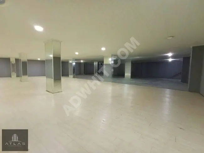 From Atlas, on the main road, 1200 square meters, independent commercial building