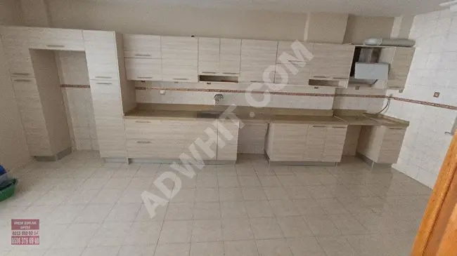 Large 3+1 rental apartment near Florya Metrobüs station in Yeşilova