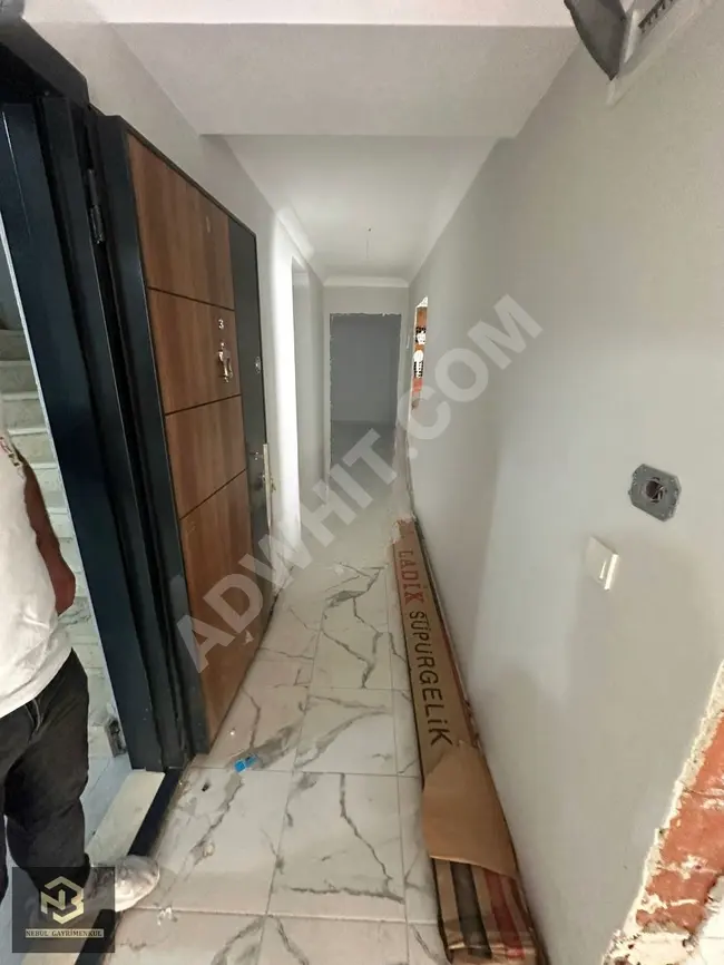 A new 2+1 apartment for sale with a high entrance in the İSKİ location, Bahçelievler BAHÇELİEVLER