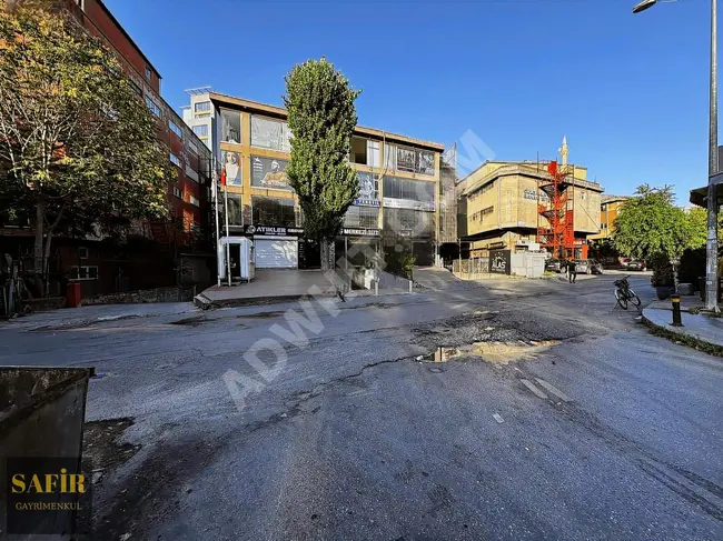 Commercial space for rent with an area of 30m² on a corner in BAYRAMPAŞA MALTEPE