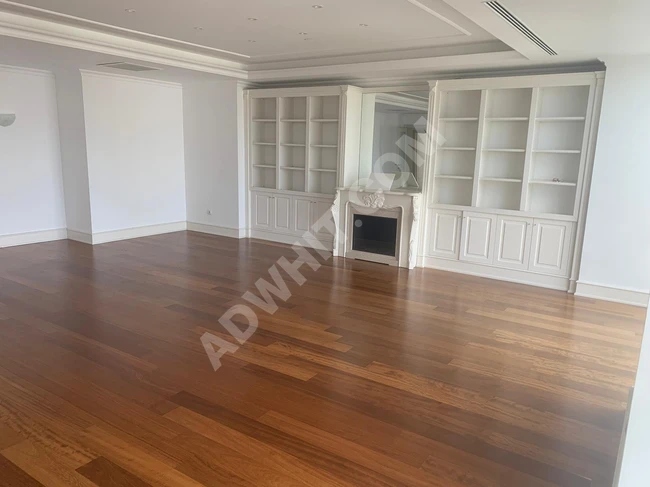 Empty apartment for rent 4 + 1 overlooking the pool in MASHATTAN