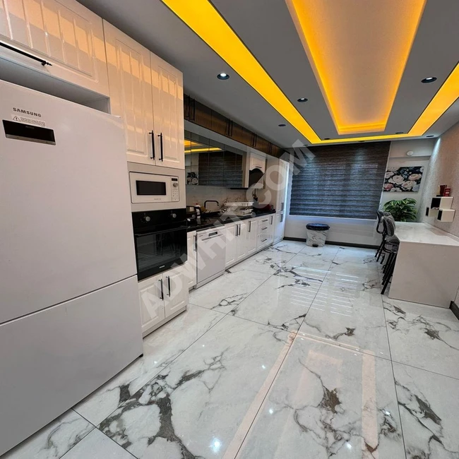 METROBÜSÜN DİBİNDE 2+1 FULL DEKORLU ARAKAT DAİRE