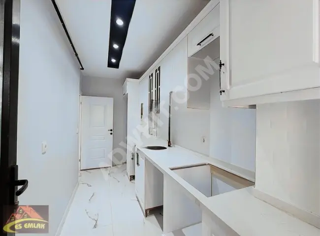 2+1 apartment for sale with an area of 85 square meters on the middle floor in the İKİTELLİ Mehmet Akif area