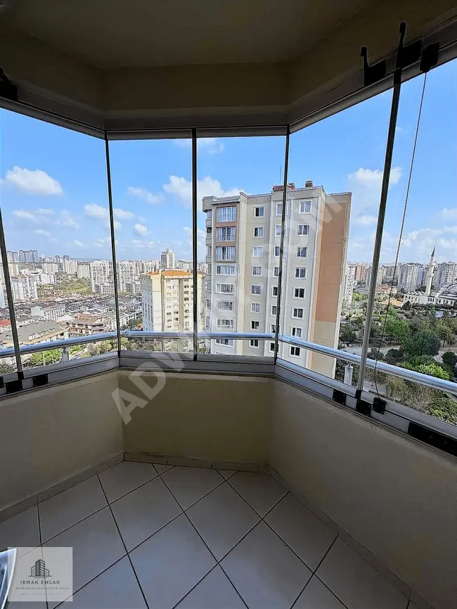 Attention! An empty apartment available for rent, and the location is great: 4+1 in Güneşpark Evleri