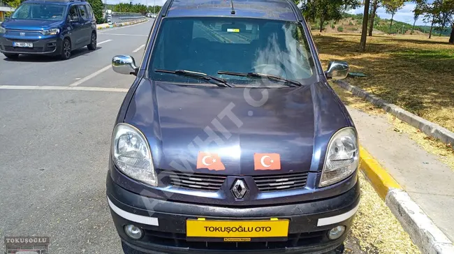 Renault 2004 model, original, 85,000 km, registered and licensed car, equipped with air conditioning