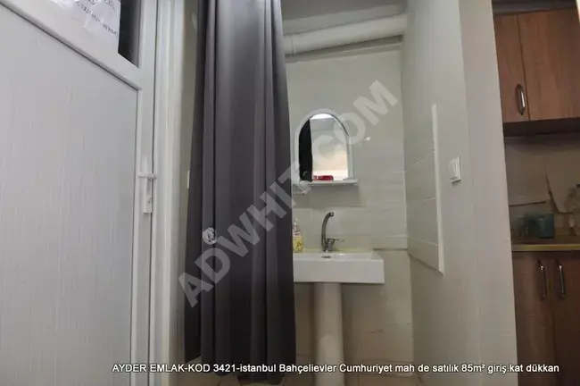 istanbul Bahçelievler Cumhuriyet mah de satılık 85m² giriş.kat dükkan