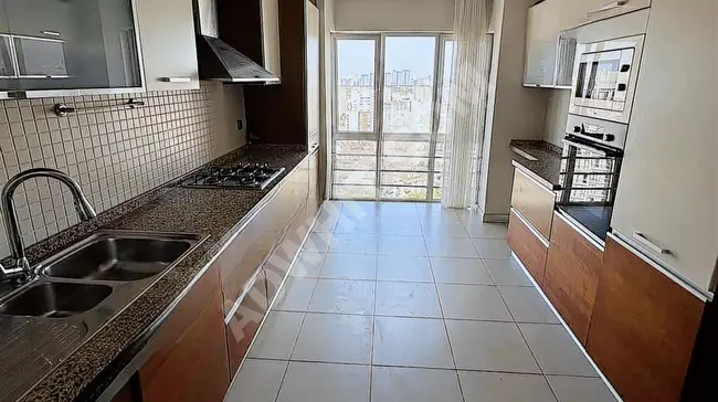 Attention! An empty apartment available for rent, and the location is great: 4+1 in Güneşpark Evleri