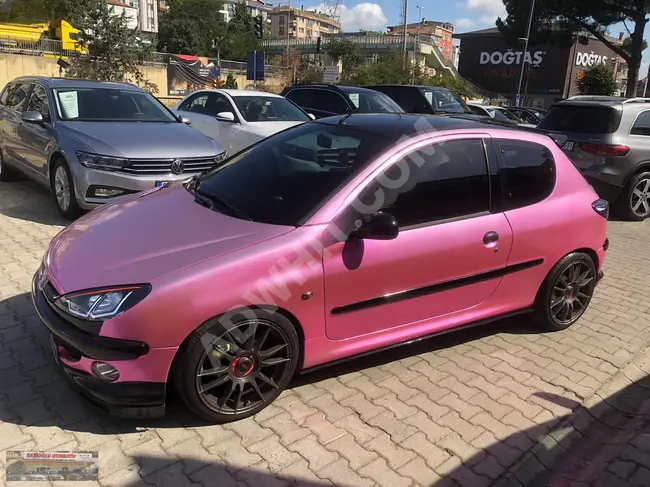 2005 Peugeot 206 van, its interior coverings were changed to pink