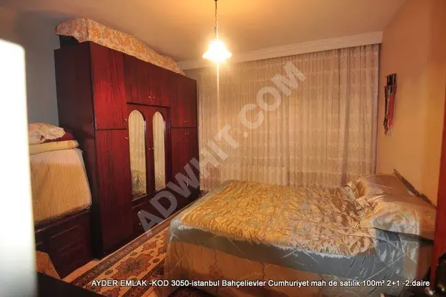 2+1 apartment for sale with an area of 100 square meters on the second floor in Istanbul, in the Cumhuriyet neighborhood, in Bahçelievler