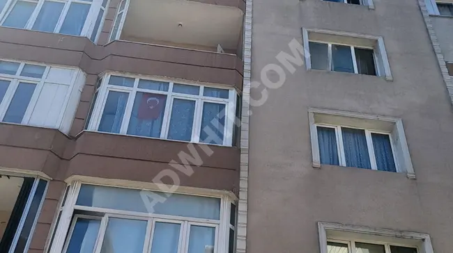 A suitable apartment on a middle floor in Sefakoy, Yeşilova neighborhood in the Baglar area