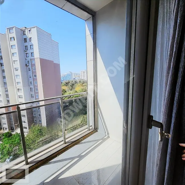 In Beylikdüzü, near Metrobus and Brandistanbul, an empty apartment equipped with a swimming pool