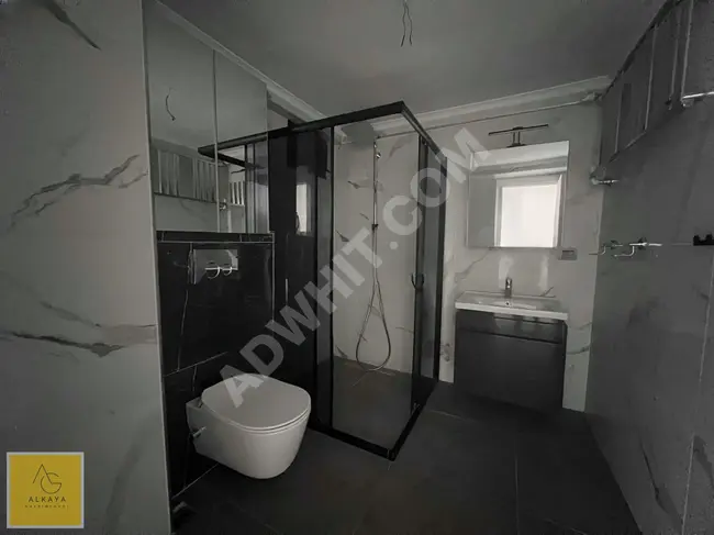 Luxury 3+1 empty apartment for sale with an area of 120m² near the metro station in SUADİYE