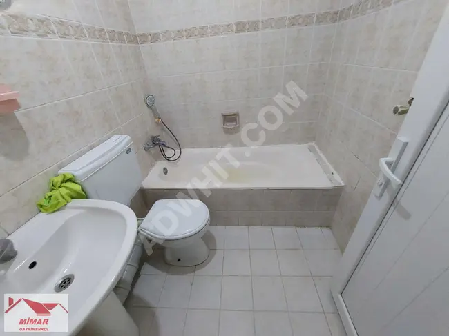 İKİTELLİ M.AKİF'TE ESKİ YAPI 80m² BALKONLU 2+1 KAT/2