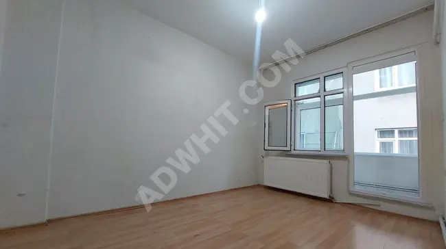 İKİTELLİ M.AKİF'TE ESKİ YAPI 80m² BALKONLU 2+1 KAT/2