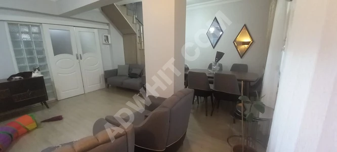 3+1 duplex apartment for sale with an area of 165 m² in Yeni Doğan, Zeytinburnu