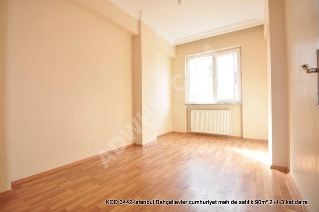 istanbul Bahçelievler cumhuriyet mah de satılık 90m² 2+1-3.kat daire