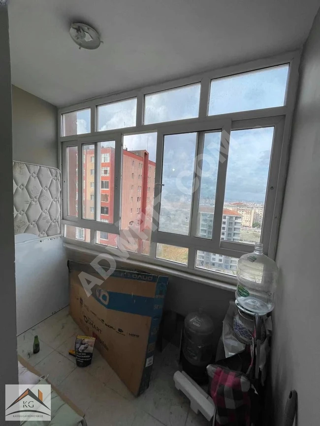 An empty 3+1 apartment, 145 square meters, located in a complex near the Metrobus in ÇEVRECİLER