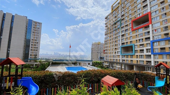 1 İstanbul Sitesinde 78 m2 1+1 daire boş daire