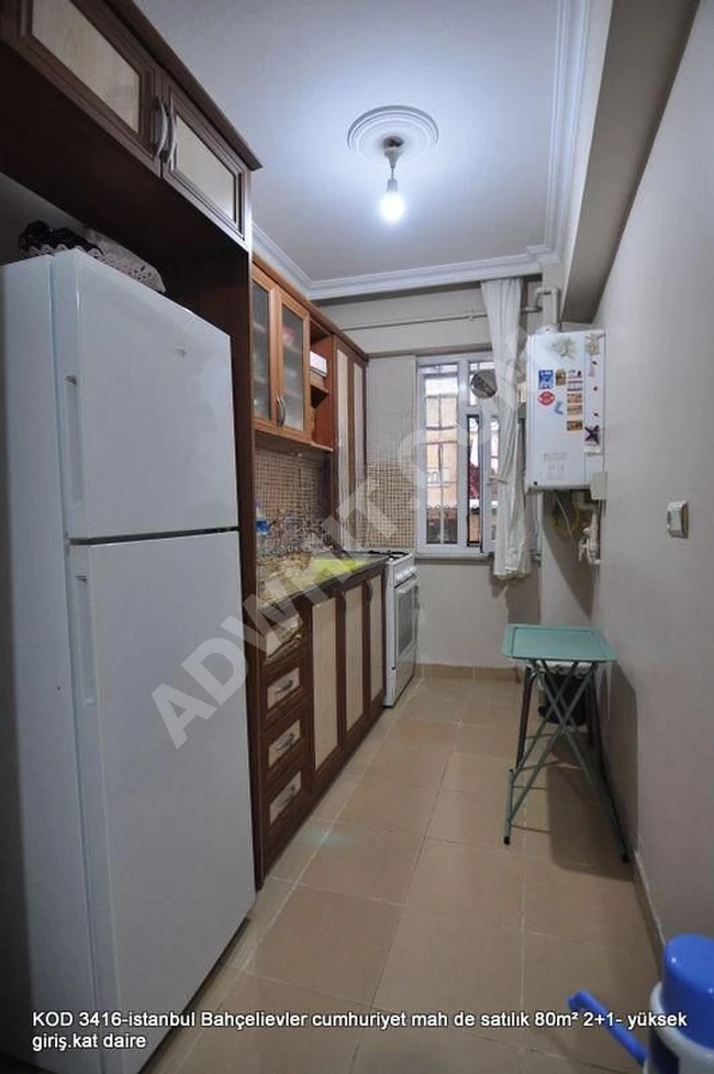 istanbul Bahçelievler cumhuriyet mah de satılık 80m² 2+1- yüksek giriş.kat daire