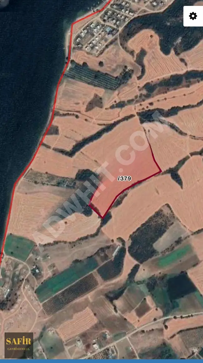 A plot of land with an area of 25 acres located 250 meters from the sea in Çanakkale Lapseki