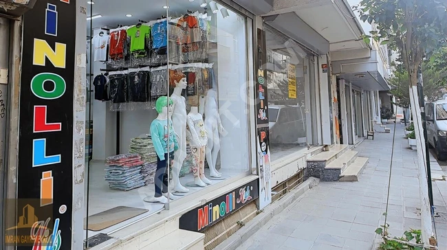 Shop for rent in Zeytinburnu, Telsiz neighborhood, in a children's clothing sales center