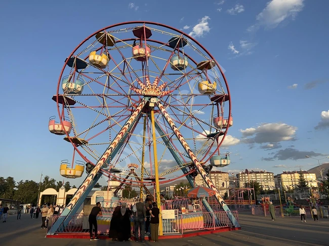 USED FERRIS WHEEL