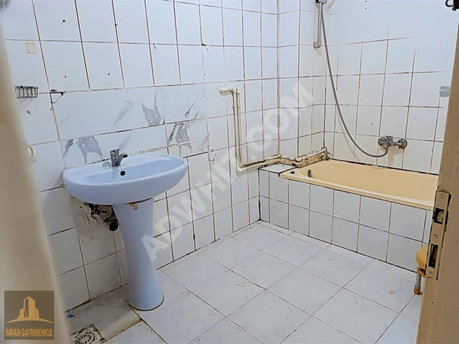 Apartment for rent near the tram in Zeytinburnu Beştelsiz