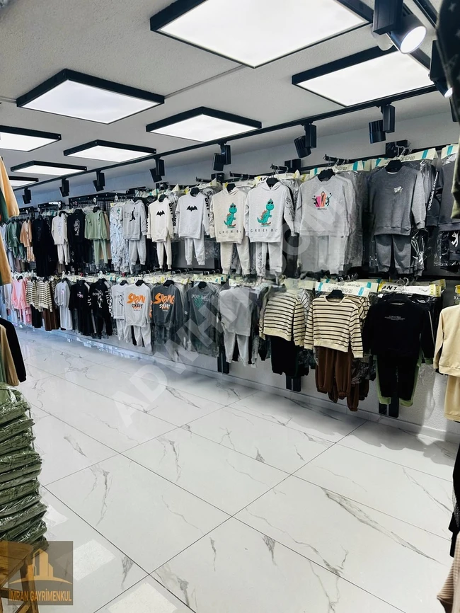 Commercial property for sale in the children's clothing center in Zeytinburnu, BEŞTELSİZ