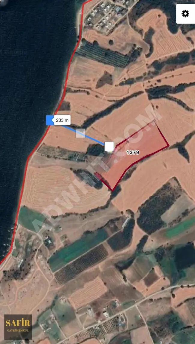 A plot of land with an area of 25 acres located 250 meters from the sea in Çanakkale Lapseki