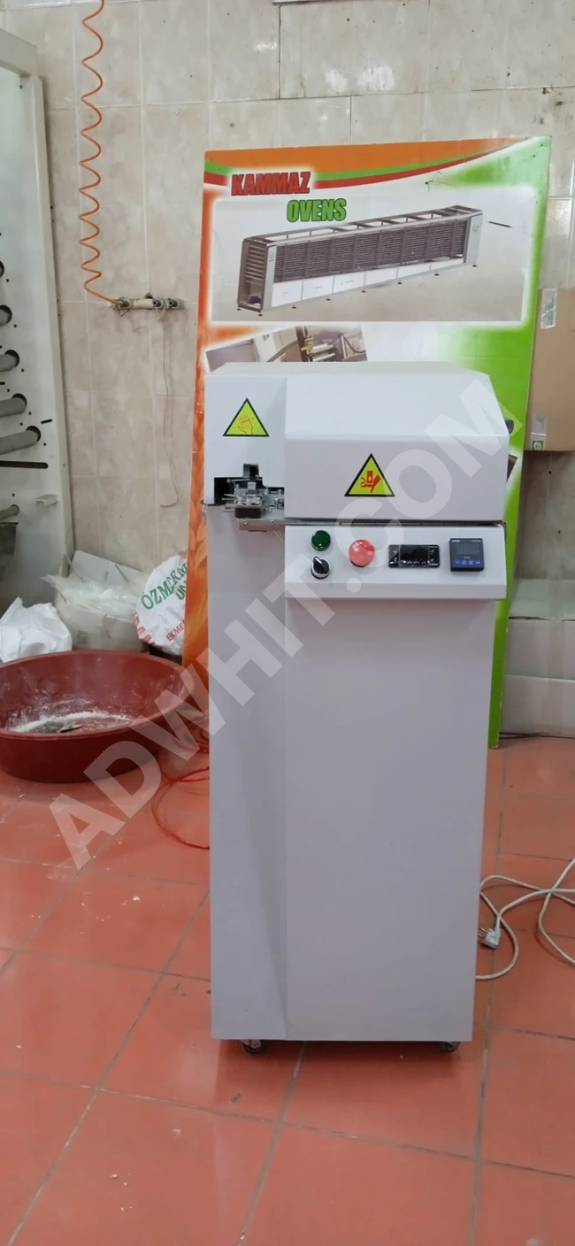 Bag sealing machine