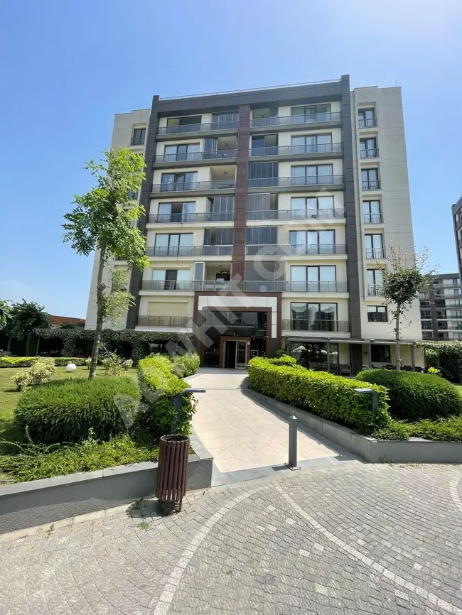 SATILIK DAİRE LÜKS SİTE İÇERİSİDE 3+1 200 M²