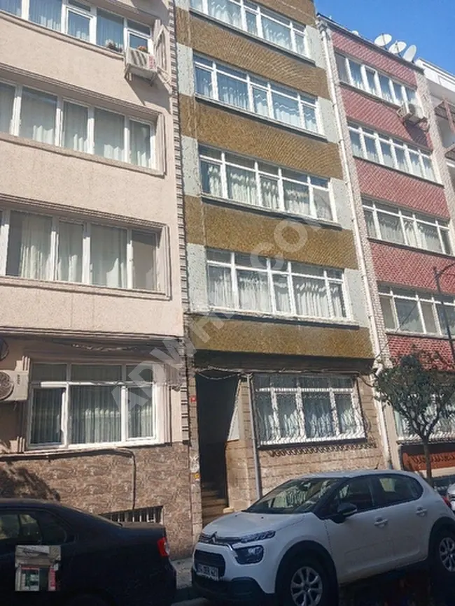 Feriköy evrenozzade sok elizyuma yakın 1 kat 130m2 3 oda 1 salon kapalı balkon.