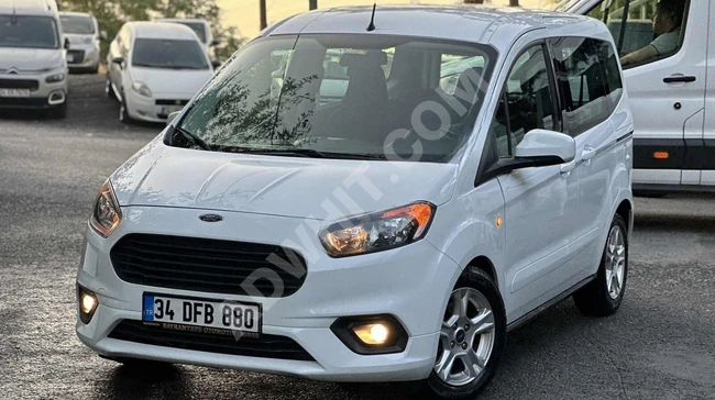 Mini van for sale, Ford Tourneo Courier, model 2020, with a down payment of 250,000 and the rest in installments for up to 36 months