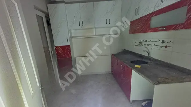 2+1 apartment with an area of 100 square meters, 13 years old, for sale in Zeytinburnu, Yesiltepe neighborhood near 58th street, by OSMANLI EMLAK